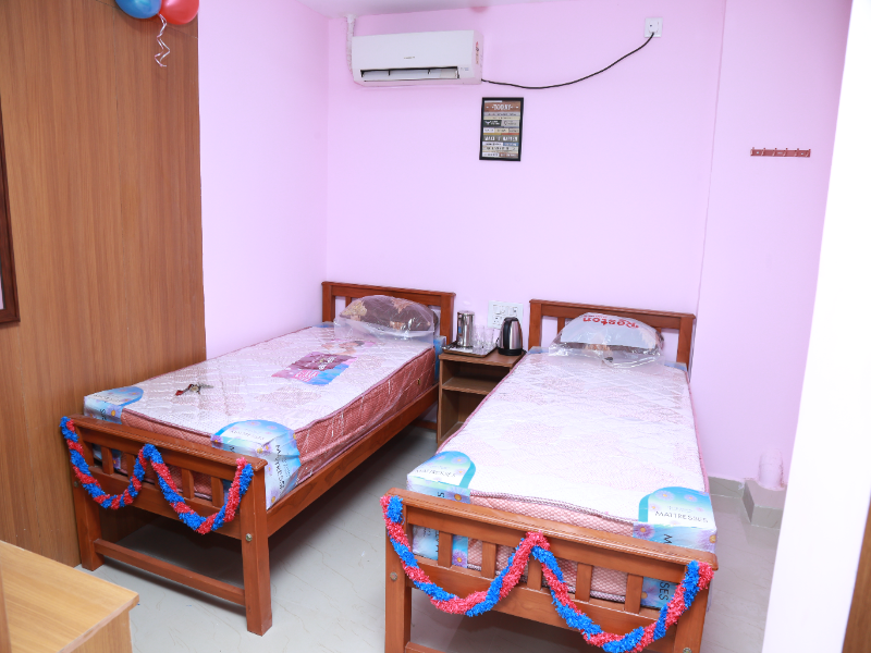 ROOM2